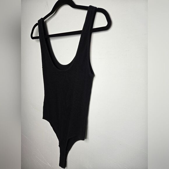 Vince Black Textured Ribbed Knit Thong Bodysuit Scoop Neck Low Cut Back Size M - Picture 6 of 8